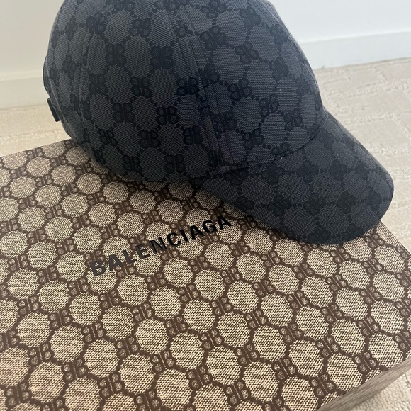 Gucci x Balenciaga The Hacker Project Cap
Charcoal Grey - Picture 5 of 6